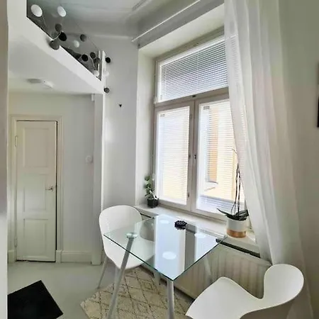 Stylish In Downtown Apartment *